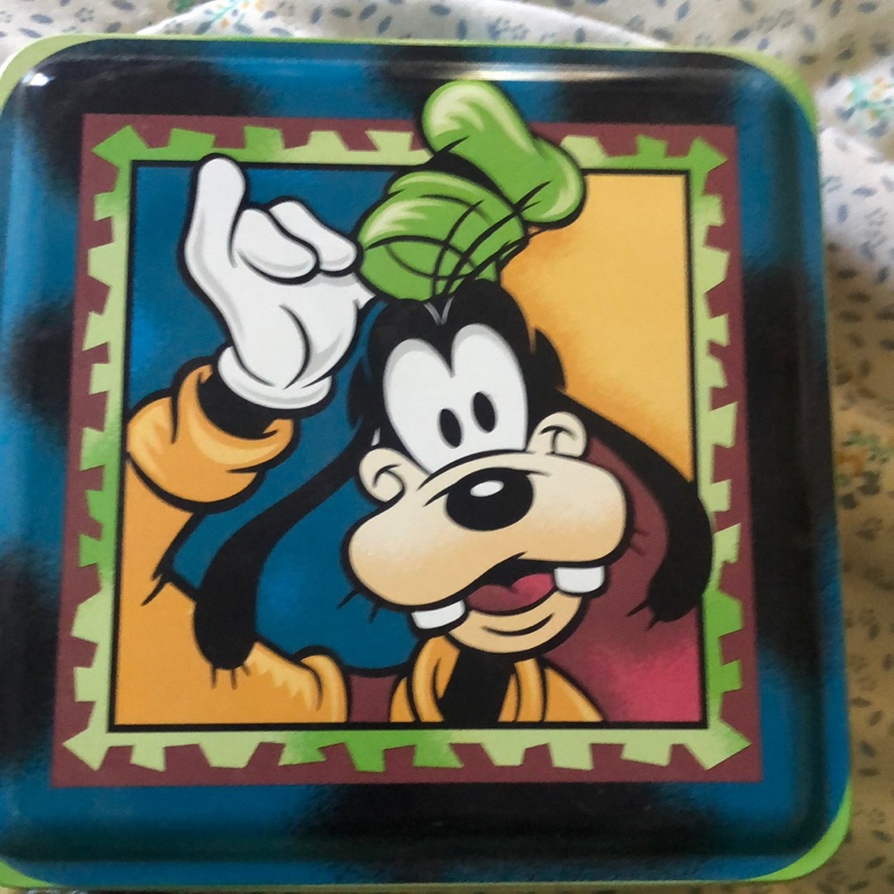 Vtg Disney Goofy cookie tin